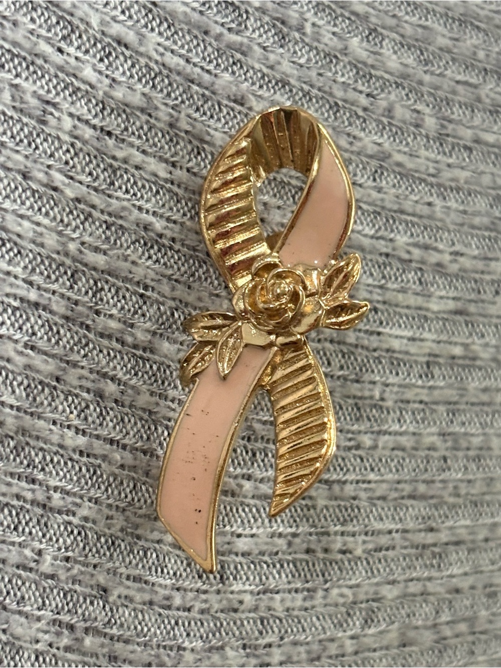 Vintage Avon signed gold tone pink floral breast cancer awareness lapel pin
